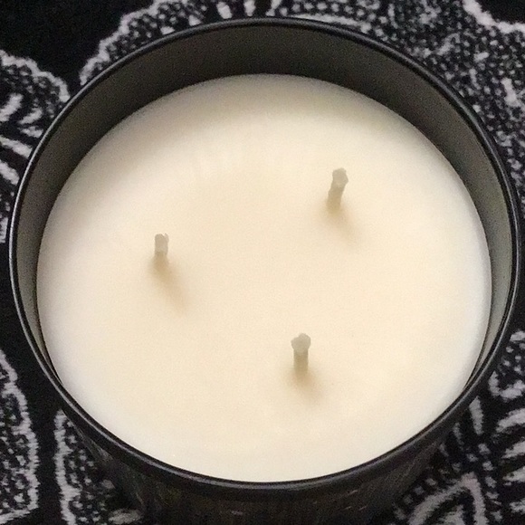 Bath and body works signature collection into the night candle - Picture 2 of 3